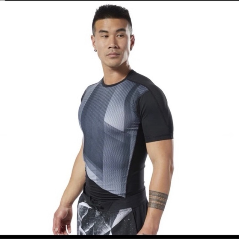 5/$25 Reebok One Series Training Compression Tee Size S